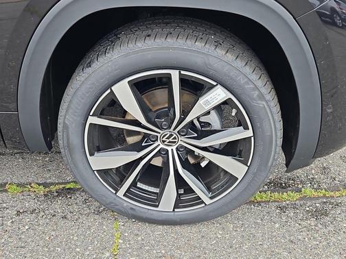 Black 2026 Volkswagen Atlas 2.0T SEL Premium R-Line