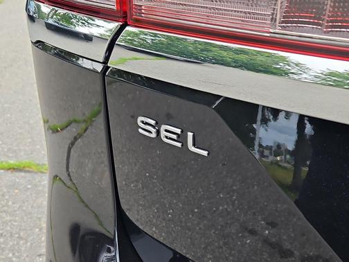 Black 2026 Volkswagen Atlas 2.0T SEL Premium R-Line