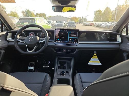 2025 Volkswagen Tiguan 2.0T SE R-Line Black