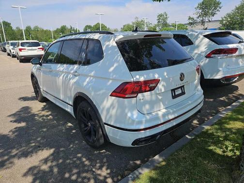 Opal White Pearl Effect 2024 Volkswagen Tiguan 2.0T SE R-Line Black