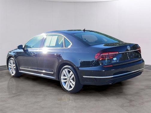 2017 Volkswagen Passat 1.8T SEL Premium