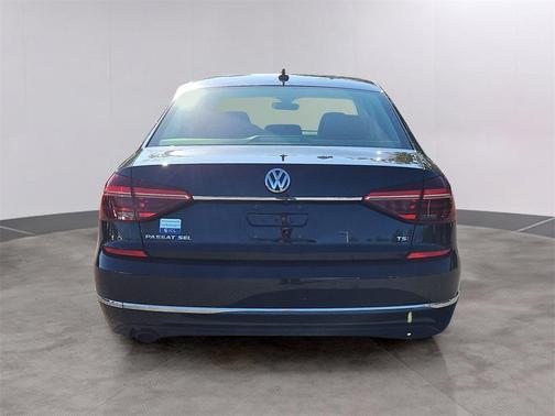 2017 Volkswagen Passat 1.8T SEL Premium
