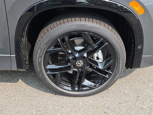 2025 Volkswagen Tiguan 2.0T SE R-Line Black