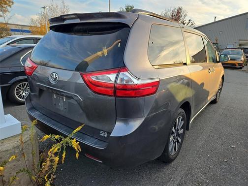 2018 Toyota Sienna XLE