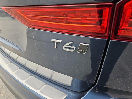 2020 Volvo XC60 T6 Momentum