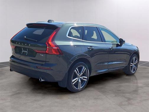 2018 Volvo XC60 T6 Momentum