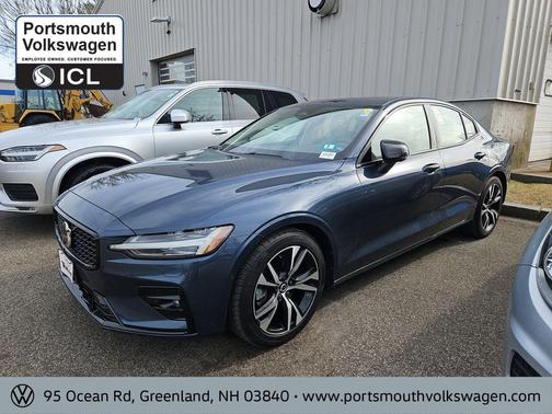 2023 Volvo S60 B5 Plus Dark Theme