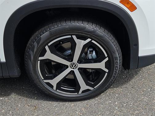 2025 Volkswagen Tiguan 2.0T SE