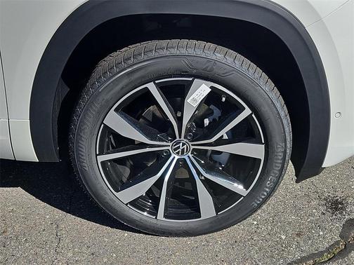 2025 Volkswagen Atlas Cross Sport 2.0T SEL Premium R-Line
