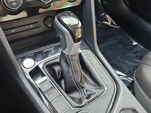 2024 Volkswagen Taos 1.5T SEL