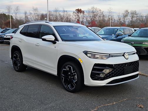 2026 Volkswagen Tiguan 2.0T SEL R-Line