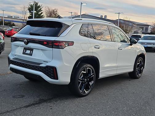 2026 Volkswagen Tiguan 2.0T SEL R-Line