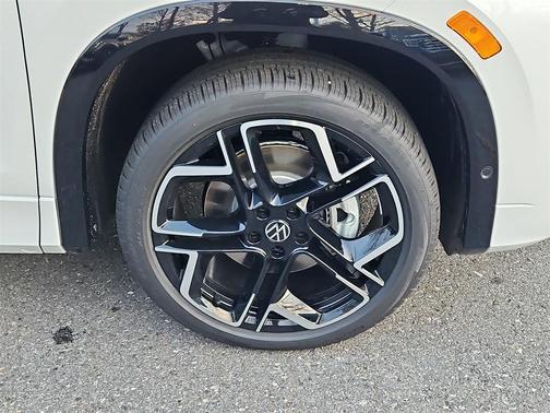 2026 Volkswagen Tiguan 2.0T SEL R-Line