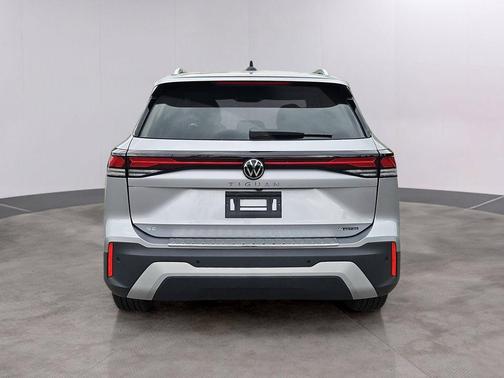 Pyrite Silver Metallic 2026 Volkswagen Tiguan 2.0T SE