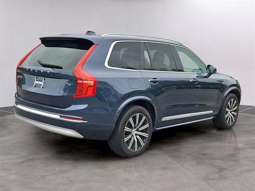 2022 Volvo XC90 T6 Inscription 7 Passenger