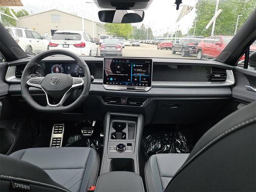 2025 Volkswagen Tiguan 2.0T SE R-Line Black