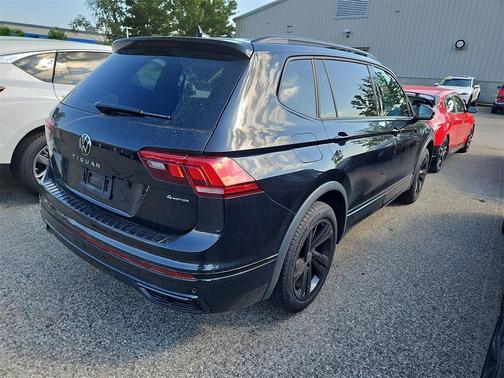 2024 Volkswagen Tiguan 2.0T SE R-Line Black