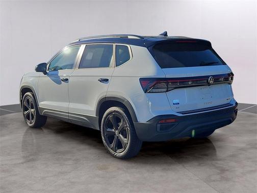 2025 Volkswagen Taos 1.5T SE Black