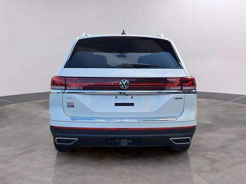 Opal White Pearl Effect 2024 Volkswagen Atlas 2.0T SEL
