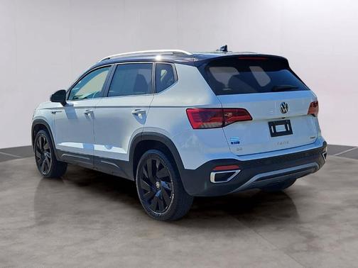 Pure White 2023 Volkswagen Taos 1.5T SE