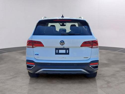 Pure White 2023 Volkswagen Taos 1.5T SE