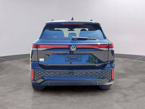 Deep Black Pearl Effect 2026 Volkswagen Tiguan 2.0T SE R-Line Black