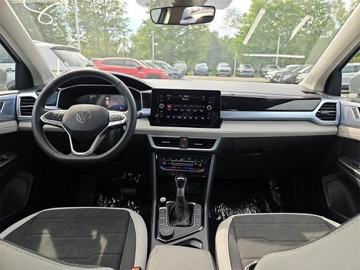 2025 Volkswagen Taos 1.5T SE