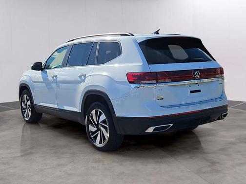 Pure White 2024 Volkswagen Atlas 2.0T SE