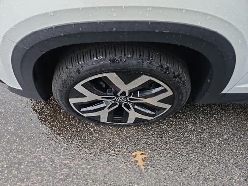 Pure White 2023 Volkswagen Taos 1.5T SEL