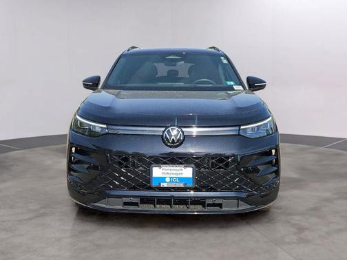 Deep Black Pearl Effect 2026 Volkswagen Tiguan 2.0T SE R-Line Black