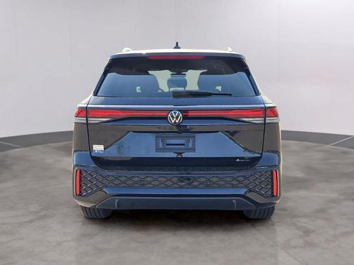 Deep Black Pearl Effect 2026 Volkswagen Tiguan 2.0T SE R-Line Black