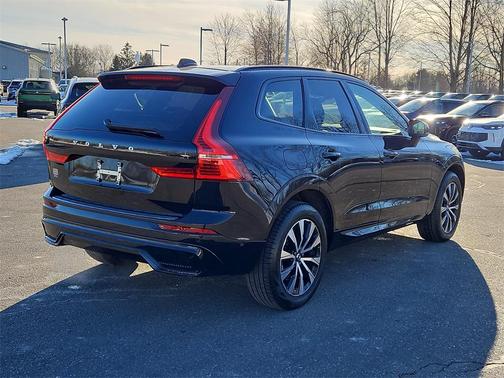 2024 Volvo XC60 B5 Plus Dark Theme
