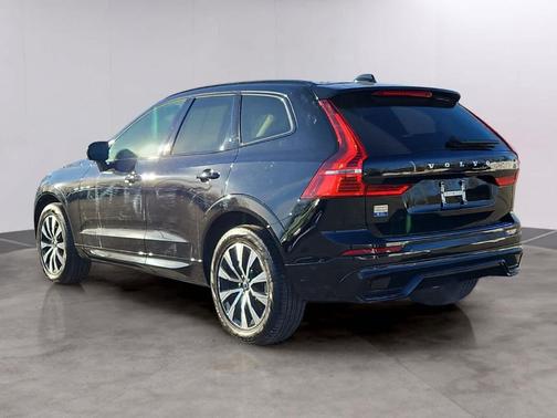 2024 Volvo XC60 B5 Plus Dark Theme