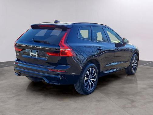 2024 Volvo XC60 B5 Plus Dark Theme
