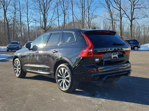 2024 Volvo XC60 B5 Plus Dark Theme