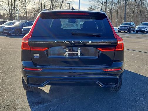 2024 Volvo XC60 B5 Plus Dark Theme