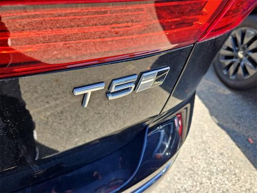 2019 Volvo XC60 T5 Inscription