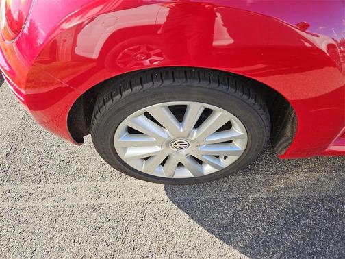 2010 Volkswagen New Beetle