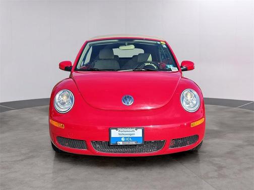 2010 Volkswagen New Beetle 