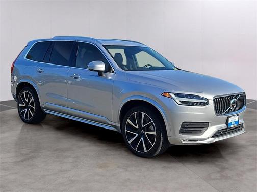 2022 Volvo XC90 T6 Momentum 7 Passenger
