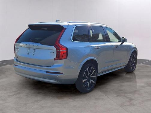 2022 Volvo XC90 T6 Momentum 7 Passenger