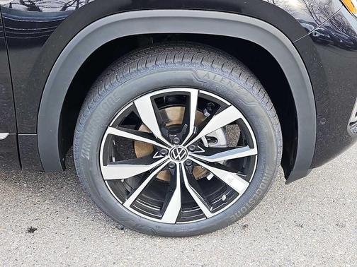 Deep Black Pearl Effect 2026 Volkswagen Atlas 2.0T SEL Premium R-Line