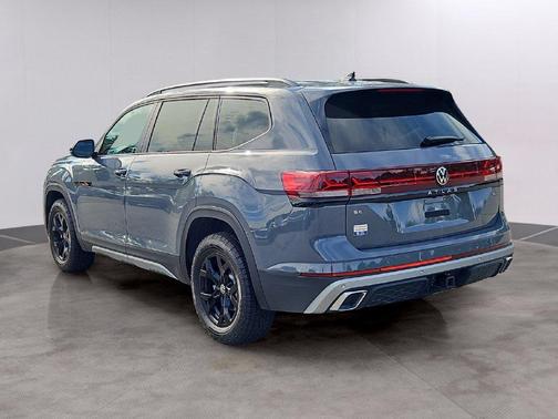 Pure Gray 2026 Volkswagen Atlas 2.0T Peak Edition