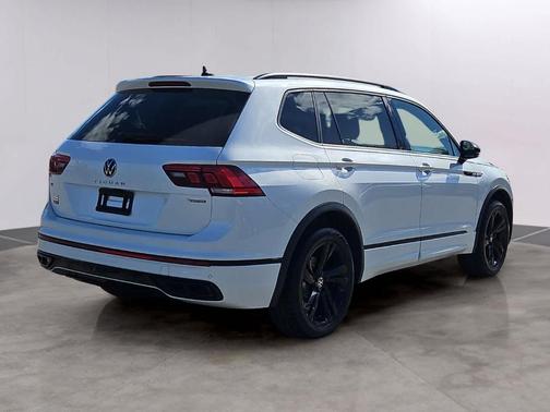 Opal White Pearl Effect 2023 Volkswagen Tiguan 2.0T SE R-Line Black