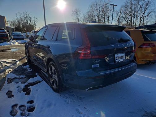 2021 Volvo V60 Cross Country T5