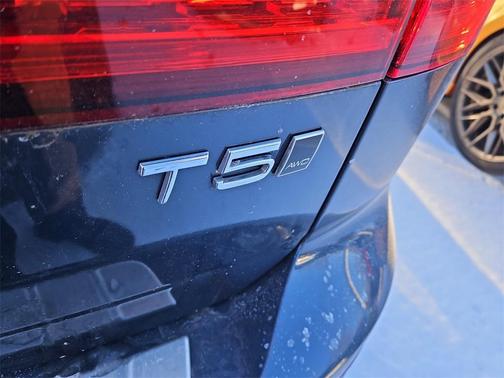 2021 Volvo V60 Cross Country T5