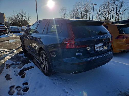 2021 Volvo V60 Cross Country T5