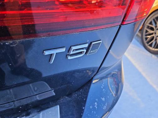 2021 Volvo V60 Cross Country T5