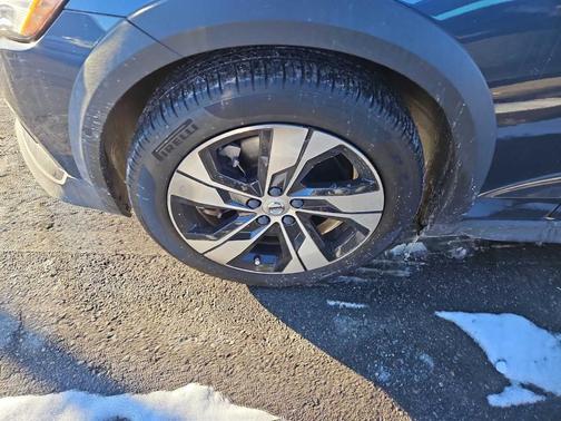 2021 Volvo V60 Cross Country T5