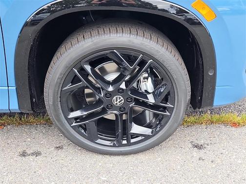2025 Volkswagen Tiguan 2.0T SE R-Line Black